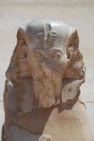 vista detallada de la cabeza egipcia foto
