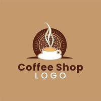 logotipo de la taza de café en grano, humo y taza de café para la inspiración del diseño de la cafetería vector