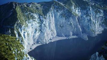 isole della Norvegia con rocce e scogliere video