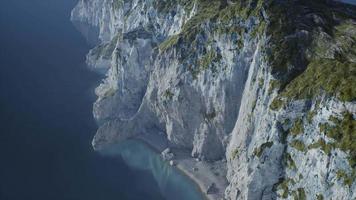 îles de norvège avec rochers et falaises video