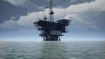 gran plataforma de perforación de plataformas petroleras en alta mar del océano pacífico
