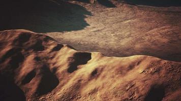 vue aérienne du désert rouge avec des dunes de sable video