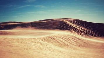 vue sur les belles dunes de sable au parc national des dunes de sable video