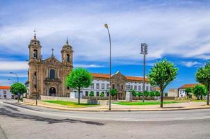 iglesia católica igreja do populo edificio neoclásico y convento do populo monasterio en la ciudad de braga foto