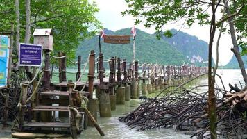 ponte di legno attalet bay a khanom, nakhon sri thammarat punto di riferimento turistico in thailandia video