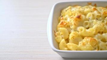 mac and cheese, macaroni pasta in cheesy sauce - American style video