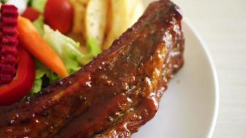 grill barbecue pork spare ribs with vegetables video