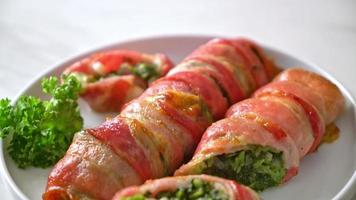 rotolo di pancetta al forno ripieno di spinaci e formaggio video