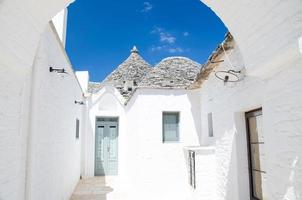 ciudad de alberobello, pueblo con casas trulli en la región de puglia apulia foto