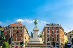 Monumento estatua de Giuseppe Garibaldi, Milán, Lombardía, Italia foto