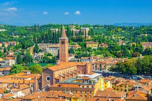 vista aérea del centro histórico de la ciudad de verona foto