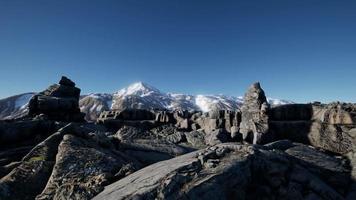 rots en stenen in de bergen van alpen video