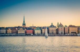 vista panorámica del barrio histórico de la ciudad de gamla stan, estocolmo, suecia foto