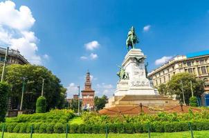 Monumento estatua de Giuseppe Garibaldi, Milán, Lombardía, Italia foto