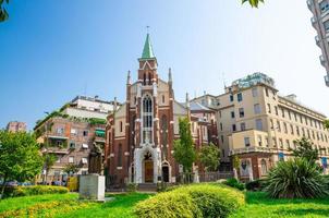 Iglesia católica de san camillo de lellis en el centro de la ciudad de milán, italia foto