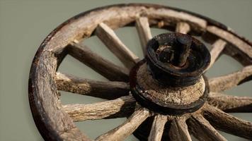 handgefertigtes rustikales Vintage-Holzrad, das in mittelalterlichen Wagen verwendet wird video