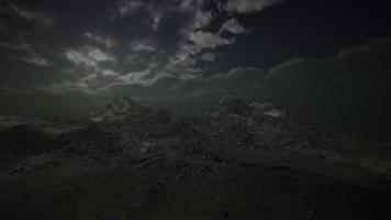 vue de la montagne dans une tempête video