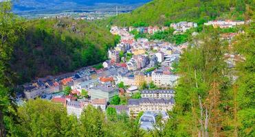 Vista panorámica aérea de la ciudad de Karlovy Vary foto