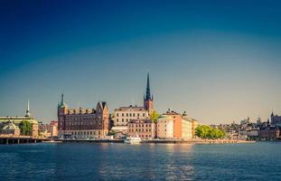 Isla riddarholmen con capiteles de la iglesia riddarholm, estocolmo, suecia foto