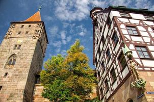 antigua torre medieval tiergartnertorturm, nurnberg, baviera, alemania foto