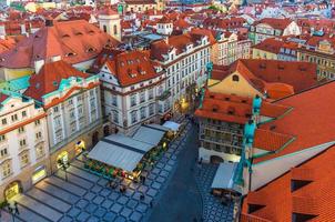 vista aérea superior de la plaza del casco antiguo de praga foto