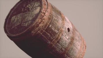 barril de madeira enferrujado velho clássico