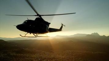 slow motion amerikaanse militaire helikopter in vietnam video