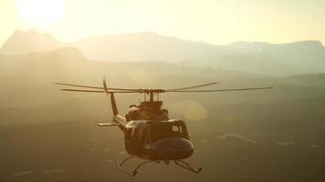 Helicóptero militar de Estados Unidos en cámara lenta de 8k en Vietnam
