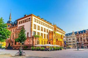 Wiesbaden city palace stadtschloss o nuevo ayuntamiento rathaus edificio de estilo neoclásico foto