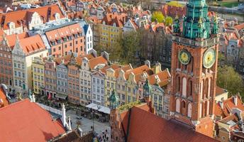 vista aérea del antiguo centro histórico de la ciudad, gdansk, polonia foto