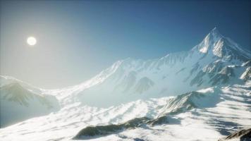 8k paisagem de montanha aérea em alta altitude video