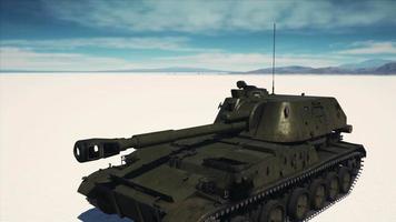 tanque militar no deserto branco