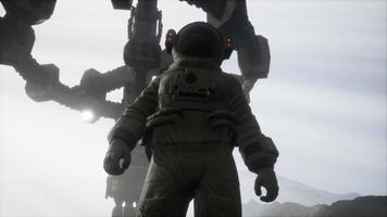 astronaute sur une autre planète avec poussière et brouillard video