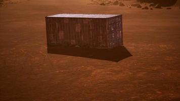 verlaten zeecontainer in de woestijn video