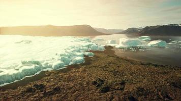 glacier de la renneland fortement impacté par le réchauffement climatique video