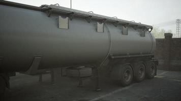 camión con depósito de combustible y lugar de almacenamiento industrial video
