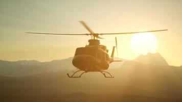 8k câmera lenta helicóptero militar dos estados unidos no vietnã video