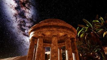 4k antik romersk tid stad i öken och Vintergatan stjärnor. video