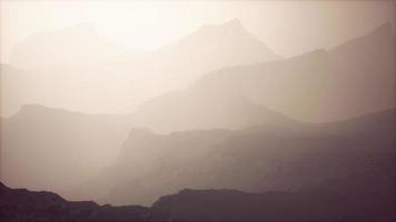 djup dimma i berget i Afghanistan på natten video