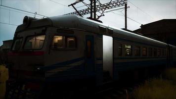 algunos trenes en la estación de trenes abandonada video