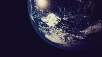 planet jorden klotvy från rymden som visar realistisk jordyta och världskarta video