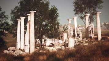 antiguas ruinas romanas con estatuas rotas video