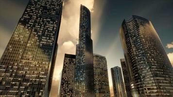 wolkenkrabbers of moderne gebouwen in de stad video