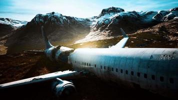 Flugzeug stürzte auf einen Berg video