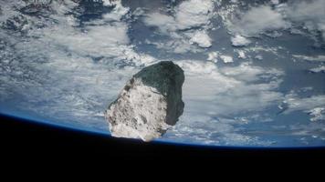 asteroide peligroso acercándose al planeta tierra video