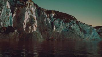montagne del fiordo con rocce in Norvegia video