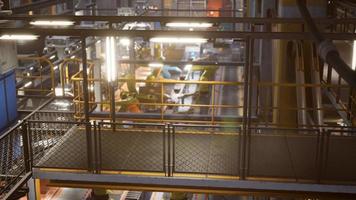 innenraum der autofabrik mit einer produktionslinie video
