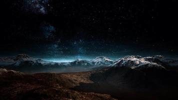 montaña del himalaya con estrella en la noche video