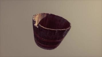 balde de madeira enferrujado usado velho video