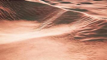 vue sur les belles dunes de sable au parc national des dunes de sable video